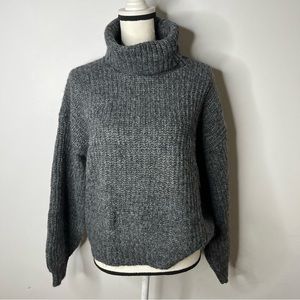 Old Navy Women’s Oversized Knitted Turtleneck Sweater size Medium